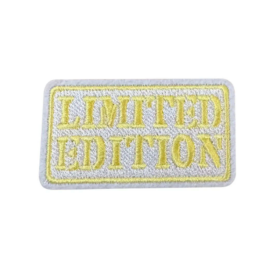 Strijkembleem/applicatie, 'limited edition" wit/geel 1 Strijkembleem/applicatie, 'limited edition" wit/geel